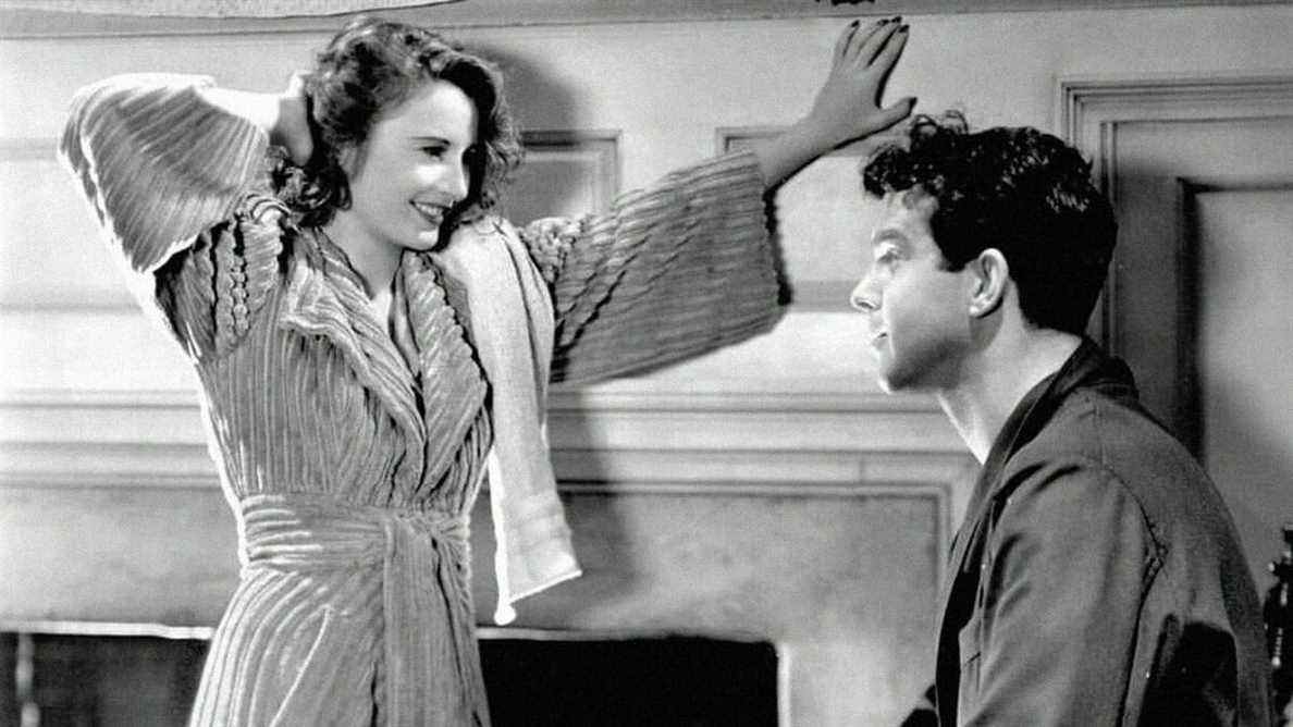 Barbara Stanwyck et Fred MacMurray ont l'air romantiques dans Remember The Night 