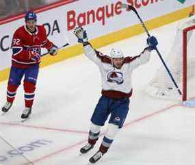 Valeri Nichushkin (13) de l'Avalanche du Colorado célèbre son but devant Jonathan Drouin (92) des Canadiens de Montréal lors de la deuxième période à Montréal le jeudi 2 décembre 2021.