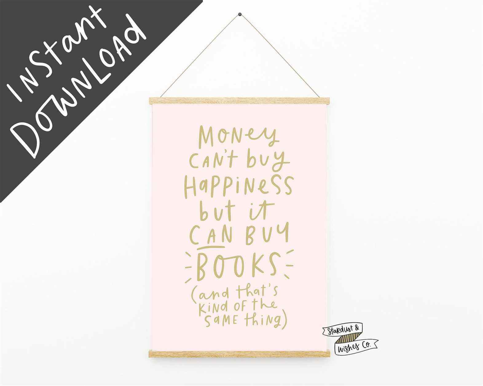Image d'une impression rose avec les mots "l'argent n'achète pas le bonheur mais il peut acheter des livres (et c'est un peu la même chose)" en or. 