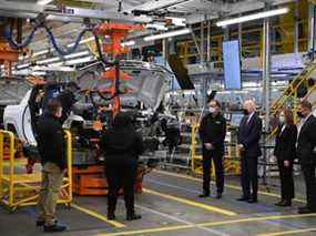 Le président américain Joe Biden lors d'une visite de l'usine d'assemblage de véhicules électriques General Motors ZERO à Detroit, Michigan.