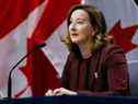 L'ancienne sous-gouverneure principale de la Banque du Canada, Carolyn Wilkins, prend la parole lors d'une conférence de presse à Ottawa, le 28 octobre 2020. 