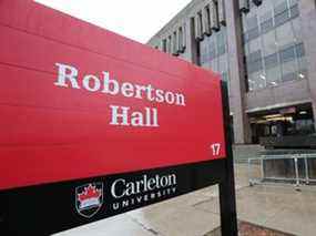 Une photo de Robertson Hall sur le campus de l'Université Carleton prise jeudi.
