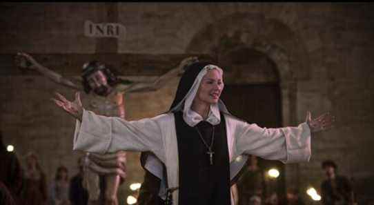 Critique du film Benedetta: Une balade à travers une église excitée et une prison sexy