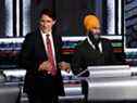 Le premier ministre Justin Trudeau, à gauche, et le chef du NPD Jagmeet Singh participent au débat des chefs de file anglophones des élections fédérales à Gatineau, au Québec, le 9 septembre.