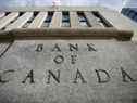 Le marché anticipe cinq hausses de taux de la Banque du Canada en 2022, suggérant qu'il sera plus rapide de resserrer la politique monétaire que la Réserve fédérale américaine. 