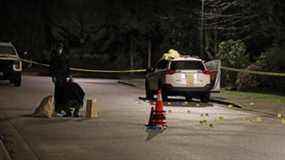 La scène dans le bloc 1600 de Chickadee Place à Coquitlam, où une fusillade a été signalée le samedi 4 décembre 2021. Des douilles de balles pouvaient être vues éparpillées sur la route.