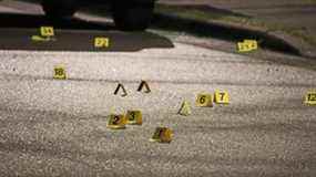 La scène dans le bloc 1600 de Chickadee Place à Coquitlam, où une fusillade a été signalée le samedi 4 décembre 2021. Des douilles de balles pouvaient être vues éparpillées sur la route.