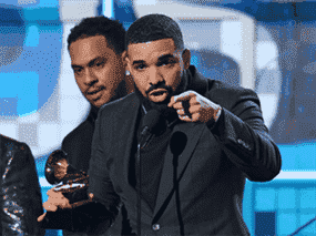 Le rappeur canadien Drake accepte le prix de la meilleure chanson rap pour Gods Plan lors de la 61e cérémonie des Grammy Awards à Los Angeles le 10 février 2019.