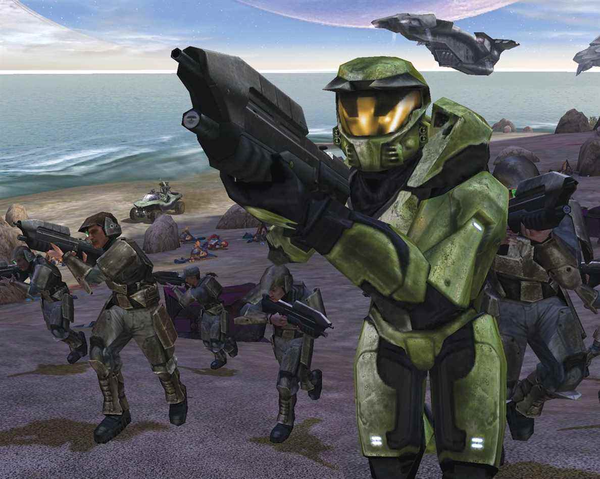 Master Chief et un groupe de marines prennent d'assaut une plage dans Halo: Combat Evolved