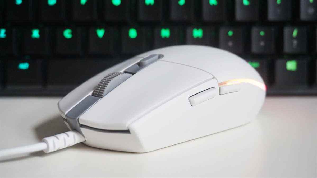 Une photo de la souris de jeu Logitech G203 Lightsync.