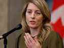 La ministre canadienne des Affaires étrangères, Melanie Joly, s'exprime lors d'une conférence de presse sur la Colline du Parlement à Ottawa, Ontario, Canada, le 8 décembre 2021. REUTERS/Blair Gable