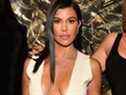 Kourtney Kardashian pose pour un portrait à l'avant-première de l'exposition VIP pour 