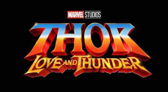 L'affiche non officielle de Thor: Love and Thunder apporte un nouveau regard sur le costume de Mighty Thor