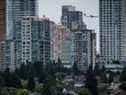 Condos dans la région de Vancouver.  La mise à jour fiscale propose des exonérations à la taxe sur les logements vacants ou sous-utilisés dans certains cas pour les propriétaires étrangers.  LA PRESSE CANADIENNE/Darryl Dyck