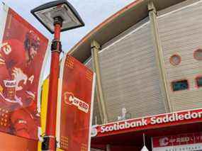 Le Scotiabank Saddledome, domicile des Flames de Calgary, a été photographié le mercredi 15 décembre 2021. D'autres matchs des Flames de Calgary ont été reportés pendant que l'équipe fait face à une épidémie de COVID-19.Gavin Young/Postmedia