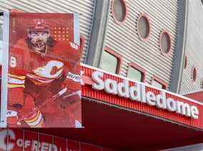 Le Scotiabank Saddledome, domicile des Flames de Calgary, a été photographié le mercredi 15 décembre 2021. D'autres matchs des Flames de Calgary ont été reportés pendant que l'équipe fait face à une épidémie de COVID-19.
