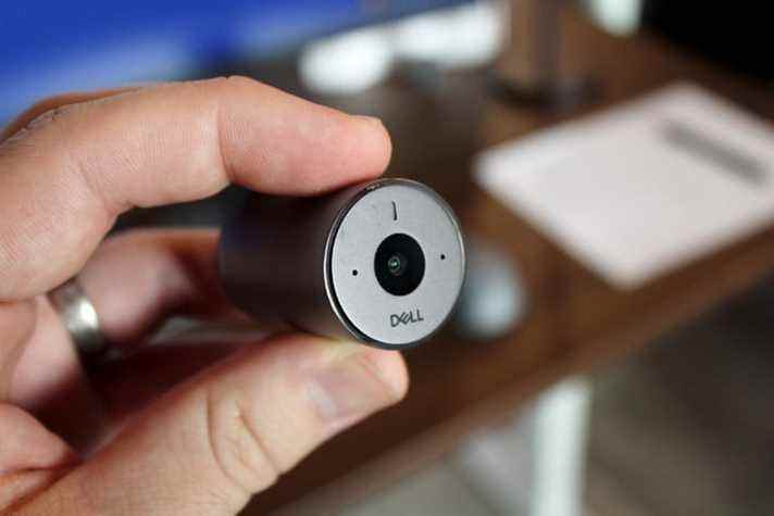 La webcam magnétique du projet Dell pari aide à établir un contact visuel avec le concept 5