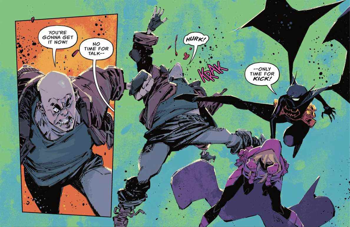 Deux panneaux d'action dans Batgirls # 1 (2021) montrent Cassandra Cain/Batgirl en train de sauter sur Stephanie Brown/Batgirl pour donner un coup de pied à un méchant au visage.