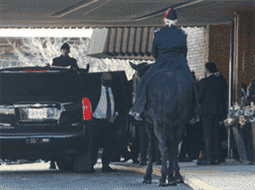 Le premier ministre de l'Ontario Doug Ford arrive pour les funérailles de l'ancien maire de Toronto Mel Lastman le 13 décembre 2021.