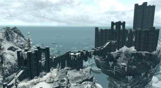 Un fan de Skyrim construit un impressionnant collège de loisirs de Winterhold à Minecraft
