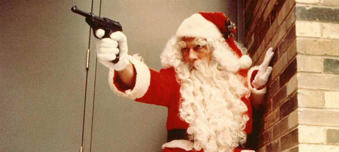 Le Père Noël tient une arme dans The Silent Partner