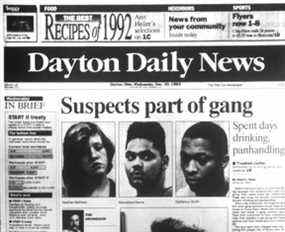 La première page de l'édition du 30 décembre 1992 du Dayton Daily News a consacré une couverture aux tueries du week-end de Noël qui ont fait six morts et deux blessés.