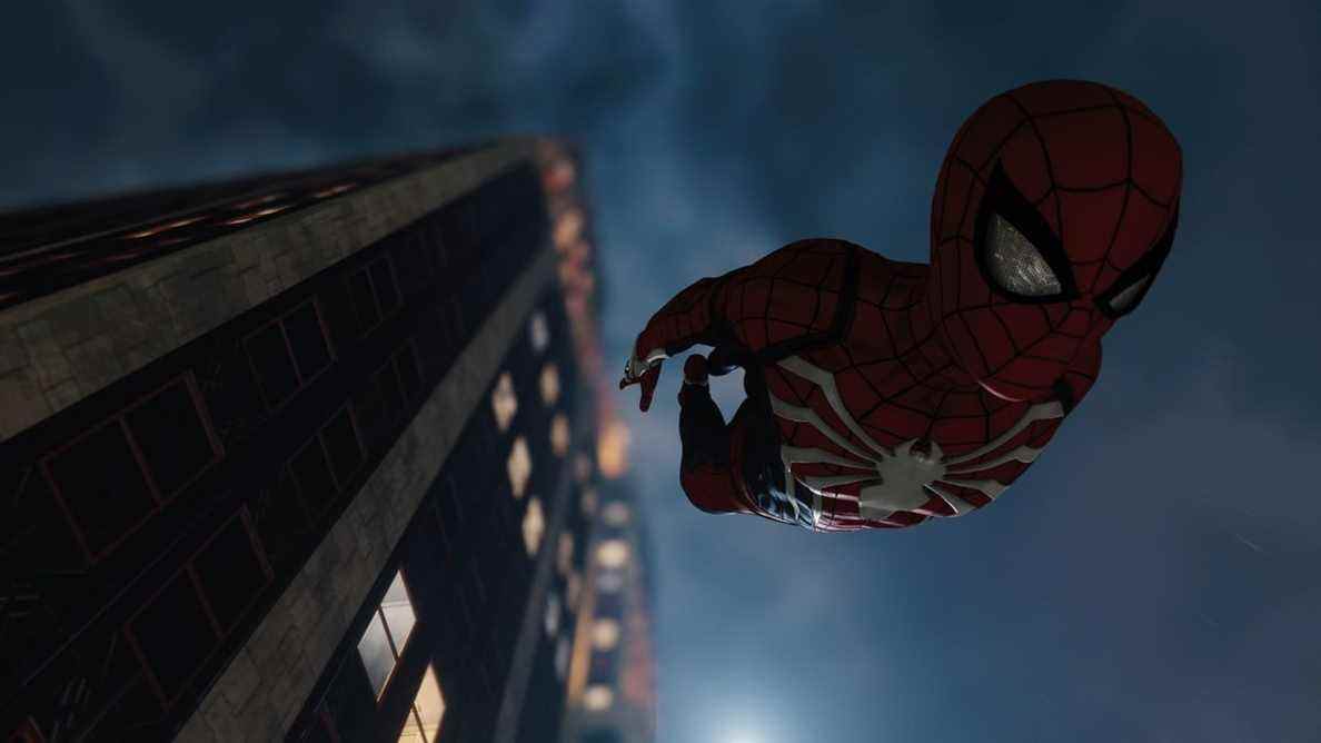 Spidey plonge d'un bâtiment dans Spider-Man de Marvel