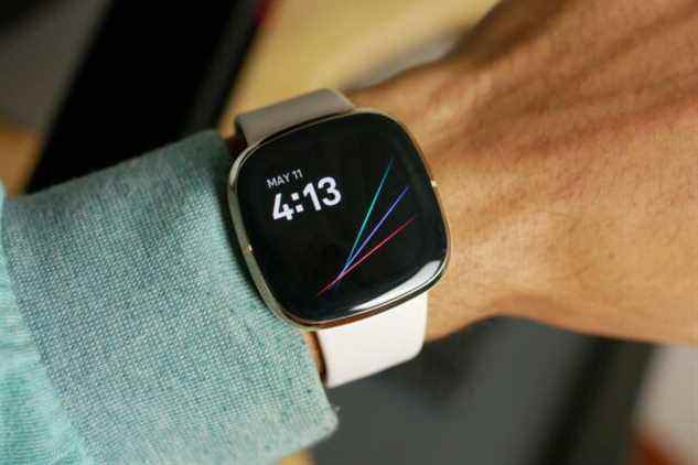 La montre connectée Sense de Fitbit.
