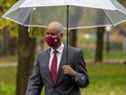 Ahmed Hussen, arrive pour l'assermentation des membres du 29e ministère canadien à Rideau Hall à Ottawa, le 26 octobre 2021. 