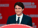Le premier ministre Justin Trudeau prononce son discours de victoire au siège de campagne libéral à Montréal, tôt le mardi 21 septembre 2021.