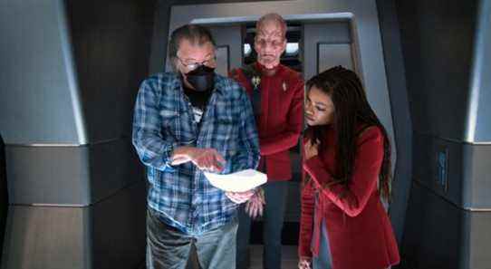Pictured: Behind the scenes with Director Jonathan Frakes, Doug Jones as Saru and Sonequa Martin Green as Burnham of the Paramount+ original series STAR TREK: DISCOVERY. Photo Cr: Michael Gibson/Paramount+ © 2021 CBS Interactive. All Rights Reserved.