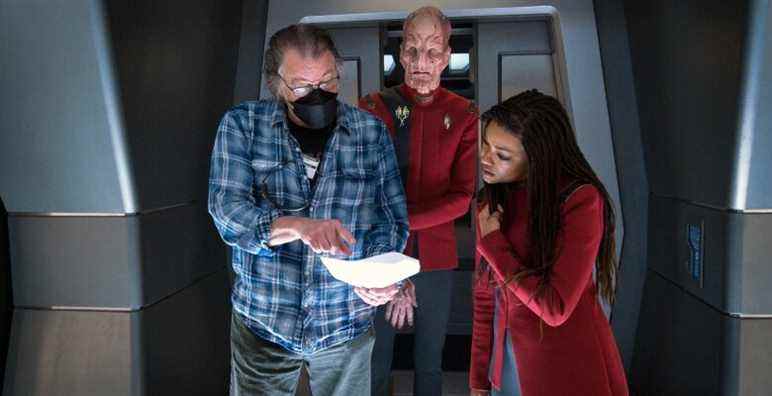 Pictured: Behind the scenes with Director Jonathan Frakes, Doug Jones as Saru and Sonequa Martin Green as Burnham of the Paramount+ original series STAR TREK: DISCOVERY. Photo Cr: Michael Gibson/Paramount+ © 2021 CBS Interactive. All Rights Reserved.
