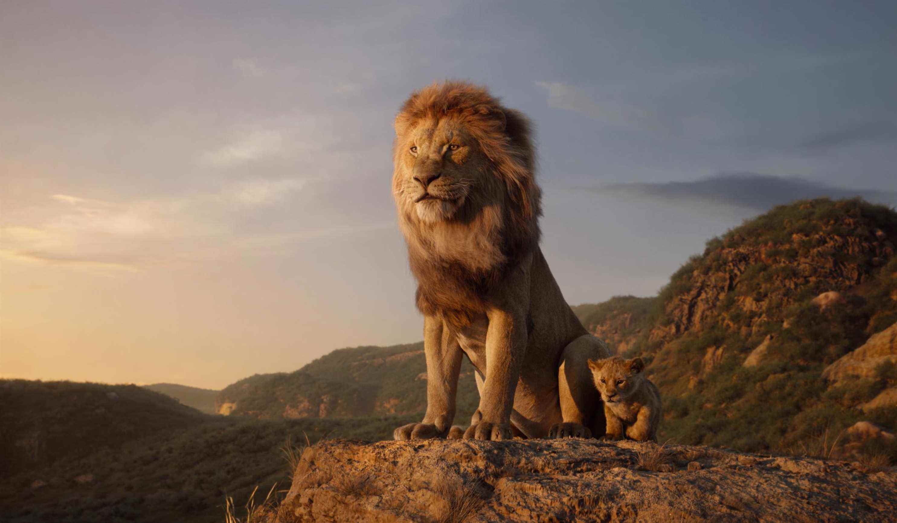 LE ROI LION - Avec les voix de James Earl Jones dans le rôle de Mufasa et de JD McCrary dans le rôle de Young Simba, 