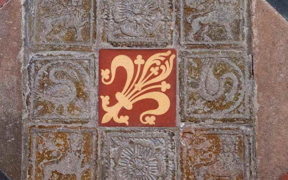 Symbole Yorkiste dans le sol carrelé de l'église - Dale Cherry