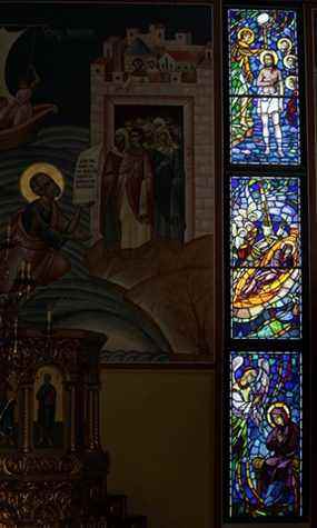 Vitraux de Leo Mol à l'église orthodoxe grecque Saint Demetrios à Winnipeg.