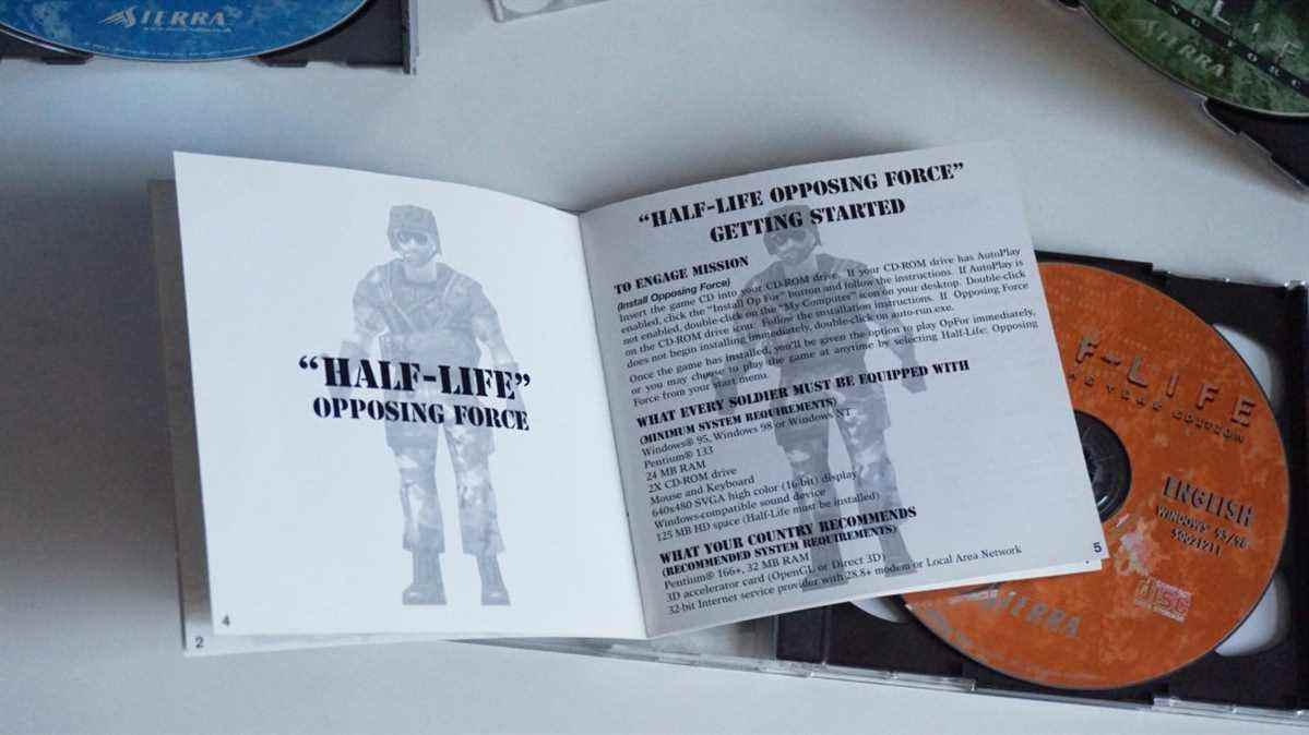 Une photo du manuel d'instructions pour Half-Life: Opposing Force