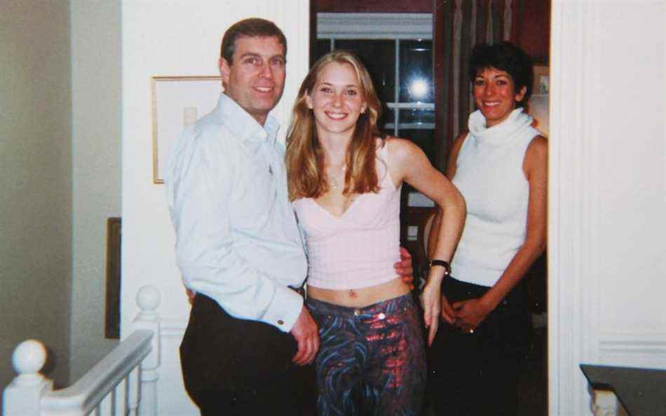 Le duc d'York photographié avec Virginia Roberts Giuffre et Ghislaine Maxwell en 2001