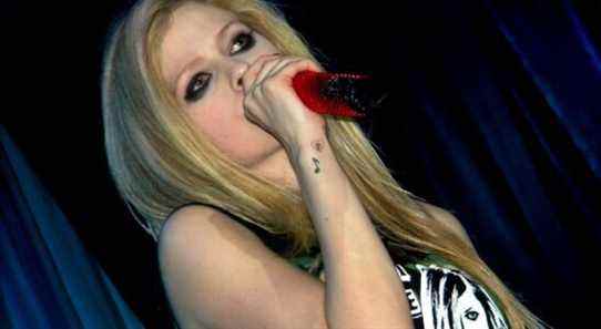 Avril Lavigne transforme Sk8er Boi en long métrage pour son 20e anniversaire