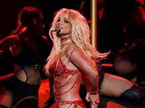 Britney Spears se produit sur scène lors des Billboard Music Awards 2016 au T-Mobile Arena de Las Vegas, le 22 mai 2016.