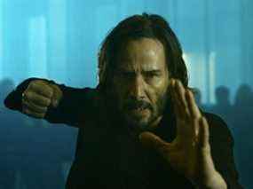 Keanu Reeves revient en tant que Neo dans The Matrix Resurrections.