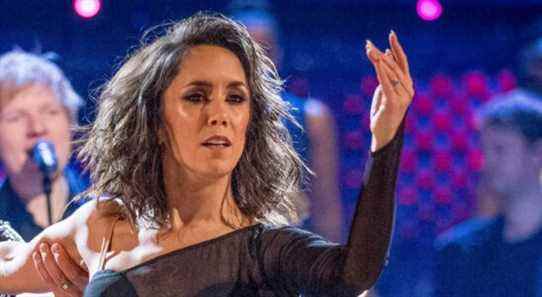Janette Manrara de Strictly Come Dancing fait son retour sur le dancefloor lors de la finale de 2021