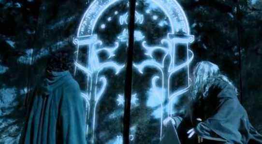 LOTR : Pourquoi y a-t-il des écrits elfiques sur la porte des nains de la Moria ?