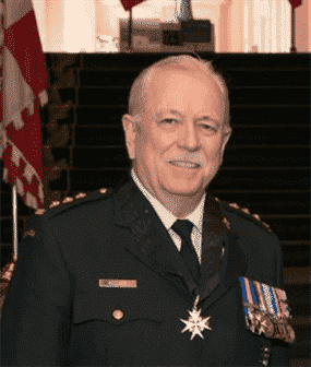 Le sergent de police de Toronto à la retraite.  et le capitaine des Forces armées canadiennes Stewart Kellock, qu'on voit ici dans son uniforme militaire, a été affecté à la direction du service de sécurité de l'ancien maire de Toronto, Mel Lastman, en 2001.