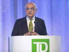 Le président et chef de la direction de la Banque Toronto-Dominion Bharat Masrani prend la parole lors de leur AGA à Toronto le 29 mars 2018.