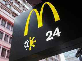 Le logo McDonald's dans son restaurant de Hong Kong, Chine, le 27 août 2021.