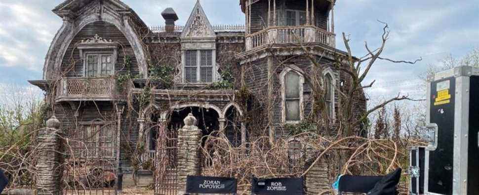 Rob Zombie révèle une nouvelle photo de la maison des Munsters en couleur
