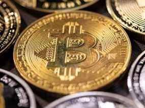 Bitcoin a perdu jusqu'à 21% depuis la clôture de la bourse de vendredi et a fortement oscillé tout au long du week-end.