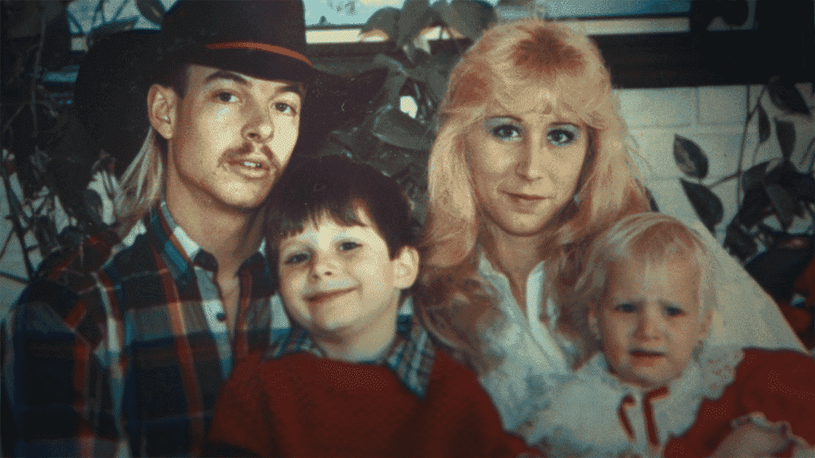 Joe Exotic et sa famille sur une photo d'archive vue dans Tiger King 2