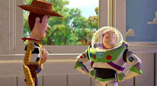 Tim Allen de Toy Story est allé à Disneyland avec sa famille et a même glissé des churros quand ils ne regardaient pas