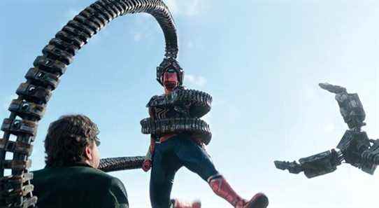 Tom Holland dit que Spider-Man: No Way Home présente le style «Raimi Camera» dans MCU